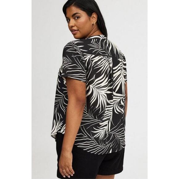 New! TORRID 0 Womens Harper Challis Pullover Tunic Black White Tropical Resort - Picture 2 of 11